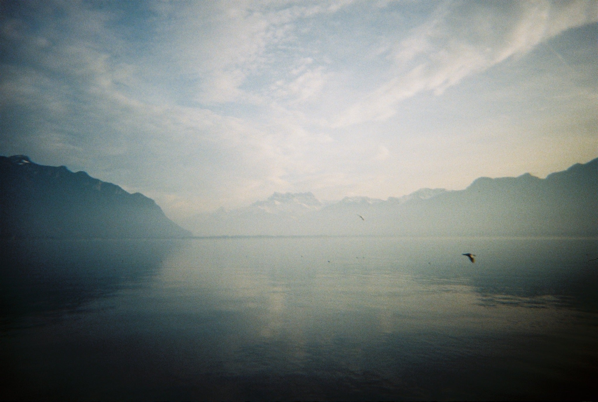 Photographie avec grain du lac léman